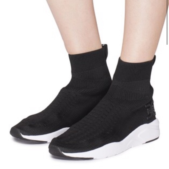 tara knit sneaker